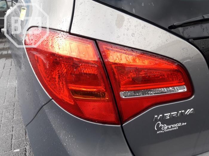 Baklykta, vänster från en Opel Meriva 1.7 CDTI 16V 2013
