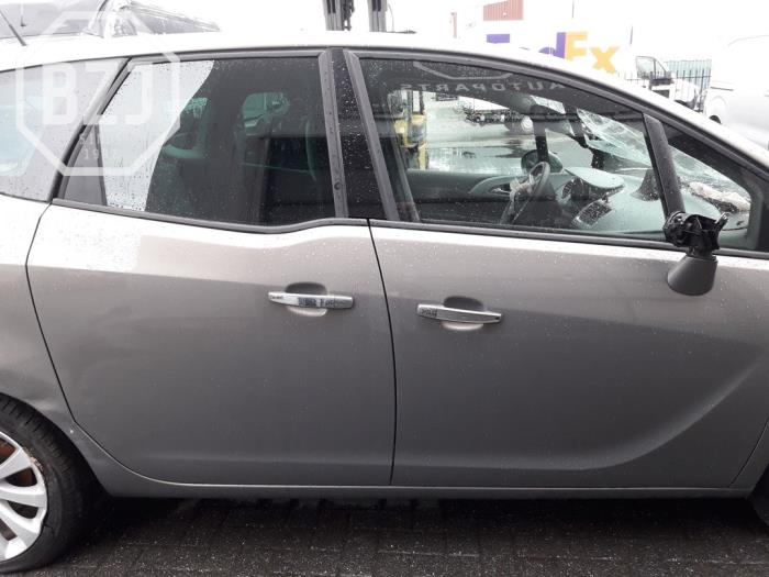 Dörram, mitten, höger från en Opel Meriva 1.7 CDTI 16V 2013