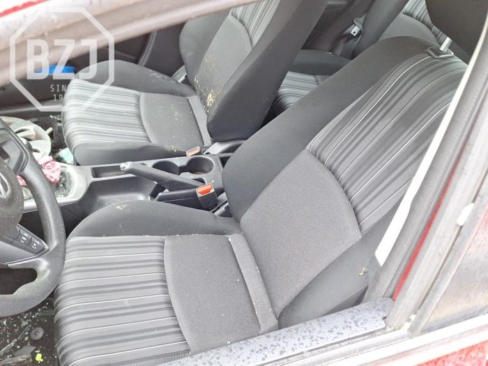 Klädsel, uppsättning (komplett) från en Mazda 2 (DJ/DL) 1.5 SkyActiv-G 75 2020