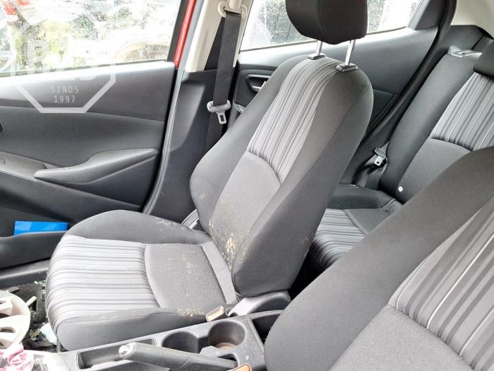 Klädsel, uppsättning (komplett) från en Mazda 2 (DJ/DL) 1.5 SkyActiv-G 75 2020