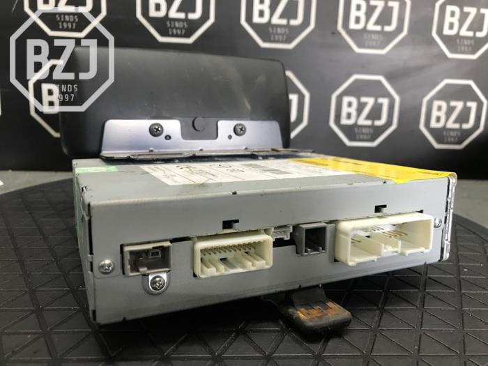 Radio från en Mazda 2 (DJ/DL) 1.5 SkyActiv-G 75 2020