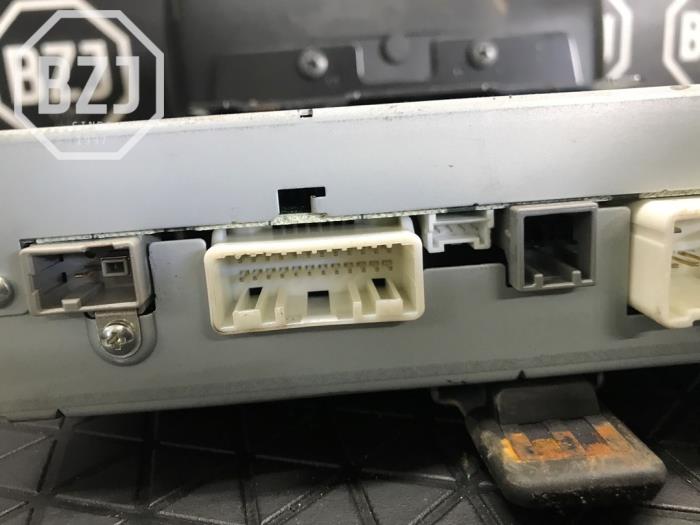 Radio från en Mazda 2 (DJ/DL) 1.5 SkyActiv-G 75 2020