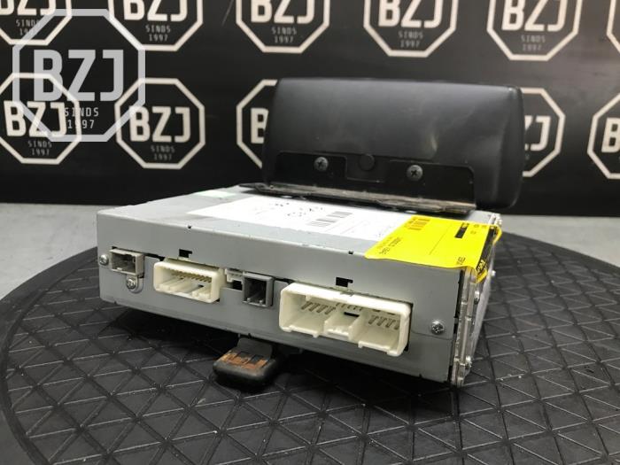 Radio från en Mazda 2 (DJ/DL) 1.5 SkyActiv-G 75 2020