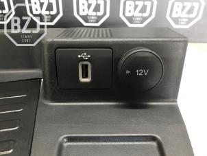 Begagnade AUX/USB-anslutning Ford Focus 4 Wagon 1.0 EcoBoost 12V Hybrid 125 Pris € 75,00 Marginaltabell erbjuds av BZJ b.v.