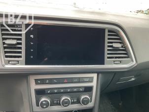 Begagnade Navigeringsdisplay Seat Ateca (5FPX) 1.5 TSI 16V Pris € 350,00 Marginaltabell erbjuds av BZJ b.v.
