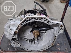 Begagnade Växellåda Opel Vivaro 2.5 DTI 16V Pris € 423,50 Inklusive moms erbjuds av BZJ b.v.