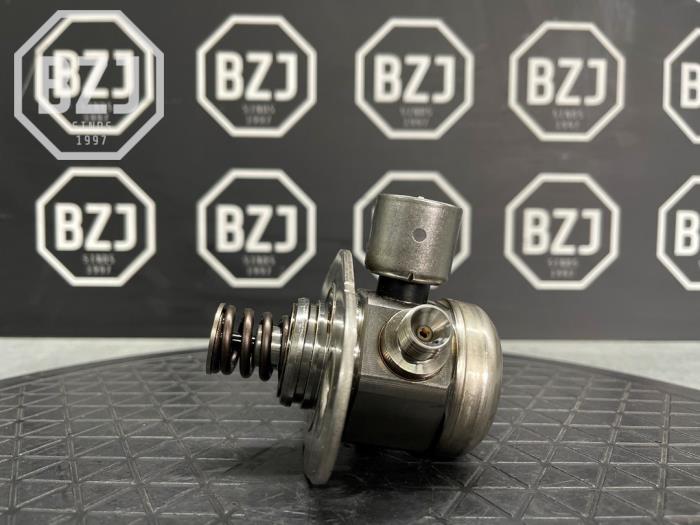 Högtryckspump från en BMW 2 serie Active Tourer (F45) 218i 1.5 TwinPower Turbo 12V 2016