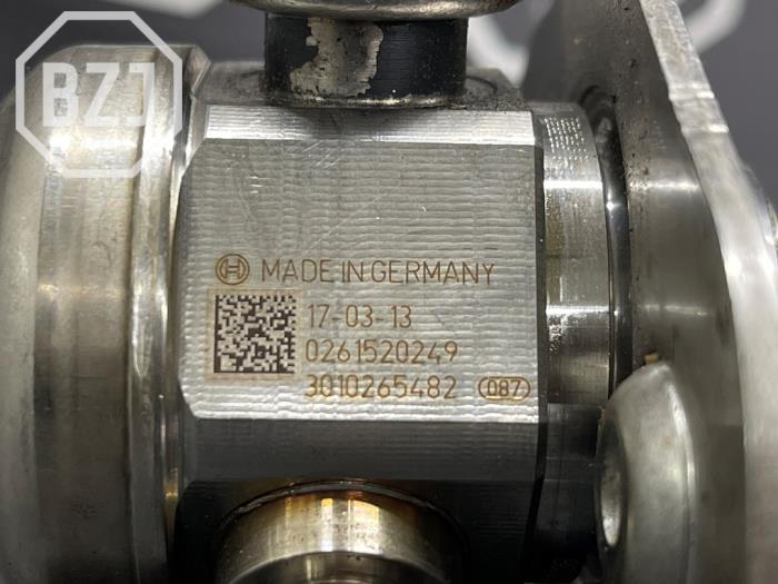 Högtryckspump från en BMW 2 serie Active Tourer (F45) 218i 1.5 TwinPower Turbo 12V 2016