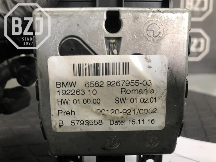 Navigatie bedienings paneel van een BMW 1 serie (F20) 116i 1.6 16V 2012