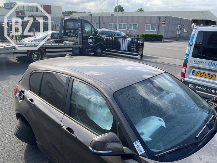 Dak van een BMW 1 serie (F20) 116i 1.6 16V 2012