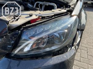 Gebruikte Linker Koplamp Mercedes C Estate (S205) C-220 CDI BlueTEC, C-220 d 2.2 16V Prijs op aanvraag aangeboden door BZJ b.v.