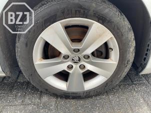 Begagnade Sporthjulsuppsättning Skoda Superb Combi (3V5) 2.0 TDI Pris på förfrågan erbjuds av BZJ b.v.