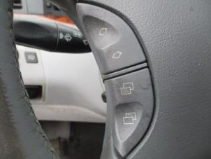 Gebruikte Radiobediening Stuur Mercedes S (W220) 3.2 S-320 CDI 24V Prijs op aanvraag aangeboden door Boekholt autodemontage B.V