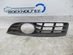 Używane Pokrywa swiatla przeciwmgielnego lewa Volkswagen Passat Variant (3C5) 2.0 TDI 140 Cena € 15,00 Procedura marży oferowane przez Boekholt autodemontage B.V