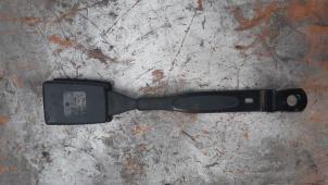 Używane Wtyk pasa bezpieczenstwa lewy przód Volkswagen Caddy Combi III (2KB,2KJ) 1.6 TDI 16V Cena € 20,00 Procedura marży oferowane przez Boekholt autodemontage B.V