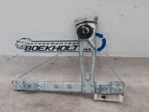 Używane Mechanizm szyby lewej tylnej wersja 4-drzwiowa Citroen C3 (FC/FL/FT) 1.4 HDi Cena € 20,00 Procedura marży oferowane przez Boekholt autodemontage B.V