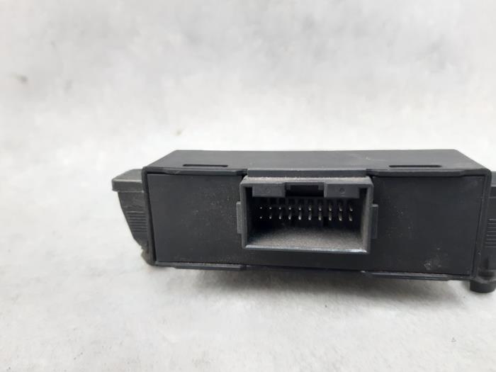 Gateway module van een Volkswagen Golf VI (5K1) 1.6 TDI 16V 2010