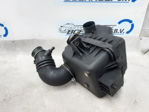 Używane Obudowa filtra powietrza Daihatsu YRV (M2) 1.0 12V DVVT STi Cena € 20,00 Procedura marży oferowane przez Boekholt autodemontage B.V