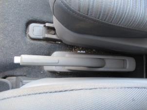 Begagnade Fäste, växellåda Hyundai H-300 2.5 CRDi Pris € 35,00 Marginaltabell erbjuds av Boekholt autodemontage B.V