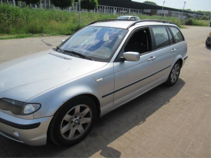 Radmutter van een BMW 3 serie Touring (E46/3) 318i 16V 2002
