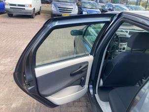 Używane Tapicerka drzwi lewych tylnych wersja 4-drzwiowa Fiat Punto II (188) 1.4 16V Cena € 40,00 Procedura marży oferowane przez Boekholt autodemontage B.V