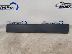 Gebruikte Sierstrip Opel Vivaro B 1.6 CDTI 90 Prijs € 25,00 Margeregeling aangeboden door Boekholt autodemontage B.V