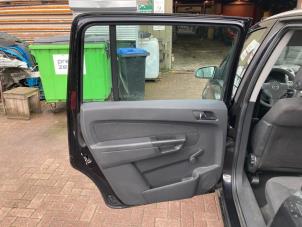 Używane Tapicerka drzwi lewych tylnych wersja 4-drzwiowa Opel Zafira (M75) 2.2 16V Direct Ecotec Cena € 50,00 Procedura marży oferowane przez Boekholt autodemontage B.V