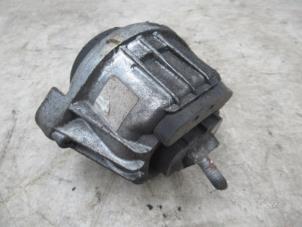 Używane Wspornik silnika BMW 1 serie (E87/87N) 118i 16V Cena € 25,00 Procedura marży oferowane przez Boekholt autodemontage B.V