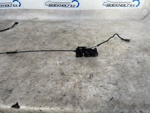 Begagnade Låsmekanism, motorhuv Volkswagen Golf V (1K1) 1.6 Pris € 35,00 Marginaltabell erbjuds av Boekholt autodemontage B.V