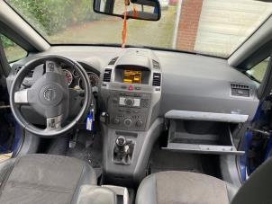 Używane Radioodtwarzacz CD Opel Zafira (M75) 2.2 16V Direct Ecotec Cena € 55,00 Procedura marży oferowane przez Boekholt autodemontage B.V