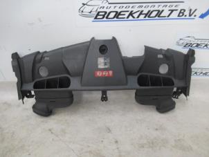 Gebruikte Luchtgeleider Mercedes E (C207) E-350 CGI V6 24V Prijs € 45,00 Margeregeling aangeboden door Boekholt autodemontage B.V