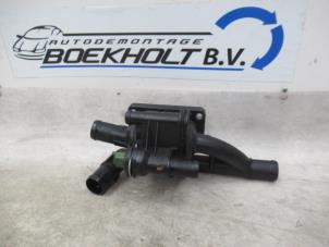 Używane Obudowa termostatu Citroen C3 (FC/FL/FT) 1.4 HDi Cena € 25,00 Procedura marży oferowane przez Boekholt autodemontage B.V