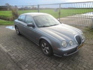 Używane Ogranicznik drzwi prawych tylnych wersja 4-drzwiowa Jaguar S-type (X200) 3.0 V6 24V Cena € 24,00 Procedura marży oferowane przez Boekholt autodemontage B.V