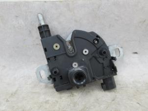 Gebruikte Slotmechaniek Motorkap Ford Focus 1 Wagon 1.6 16V Prijs € 20,00 Margeregeling aangeboden door Boekholt autodemontage B.V