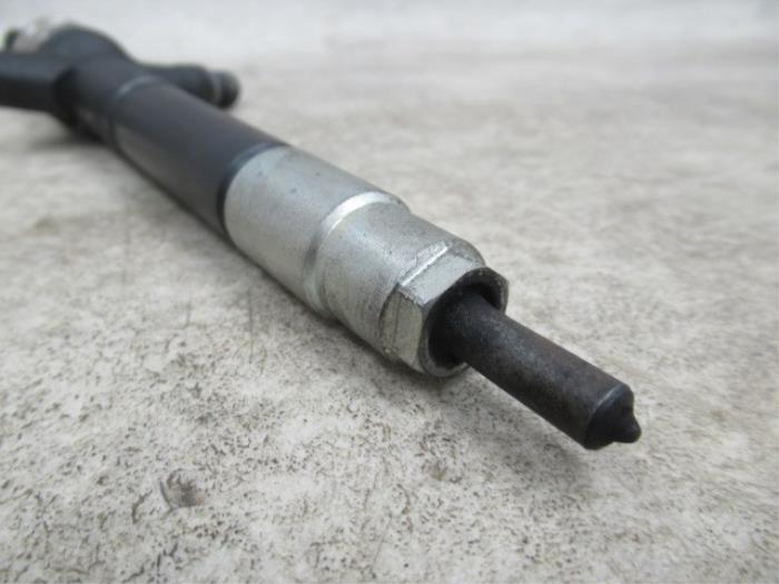 Wtryskiwacz (Diesel) z Toyota Avensis Wagon (T25/B1E) 2.0 16V D-4D-F 2008