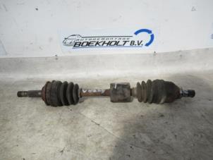 Usagé Arbre de transmission avant gauche Daihatsu Gran Move 1.6 16V Prix € 39,00 Règlement à la marge proposé par Boekholt autodemontage B.V