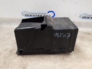 Begagnade Batterilåda Ford Galaxy (WA6) 2.0 16V Pris € 27,00 Marginaltabell erbjuds av Boekholt autodemontage B.V