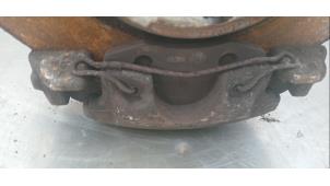 Gebruikte Remklauw (Tang) links-voor Dacia Logan MCV (KS) 1.6 16V Prijs € 30,00 Margeregeling aangeboden door Boekholt autodemontage B.V