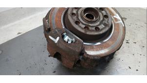 Używane Zacisk hamulcowy lewy przód Volkswagen Golf V (1K1) 1.6 FSI 16V Cena € 27,00 Procedura marży oferowane przez Boekholt autodemontage B.V