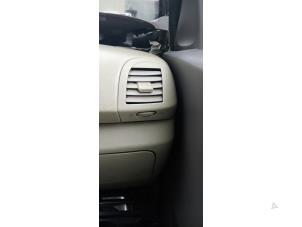 Gebruikte Luchtrooster Dashboard Nissan Micra (K12) 1.2 16V Prijs € 21,00 Margeregeling aangeboden door Boekholt autodemontage B.V