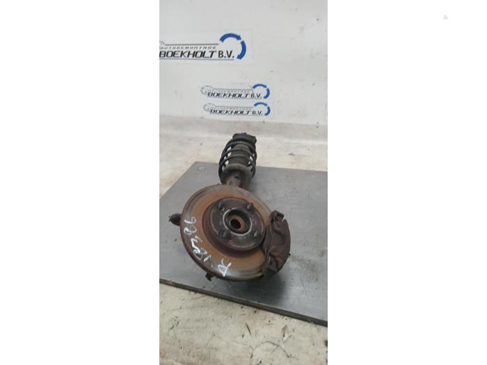 Front wheel hub from a Ford Fiesta 5 (JD/JH) 1.3 2005
