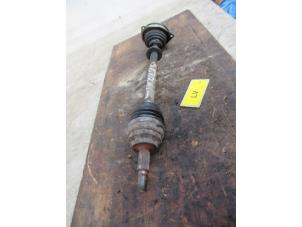 Używane Os napedowa lewy przód Renault Kangoo Express (FC) 1.5 dCi 60 Cena € 40,00 Procedura marży oferowane przez Boekholt autodemontage B.V