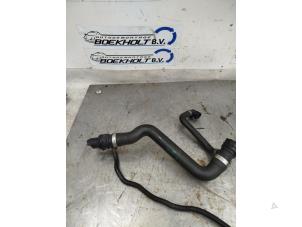 Używane Rura wodna BMW 3 serie (E90) 320i 16V Cena € 36,00 Procedura marży oferowane przez Boekholt autodemontage B.V