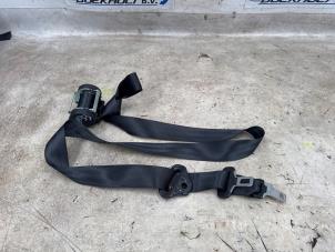 Gebruikte Veiligheidsgordel links-achter Peugeot 308 SW (4E/H) 1.6 VTI 16V Prijs € 35,00 Margeregeling aangeboden door Boekholt autodemontage B.V