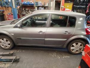 Używane Mechanizm hamulca recznego Renault Megane II (BM/CM) 1.6 16V Cena € 65,00 Procedura marży oferowane przez Boekholt autodemontage B.V