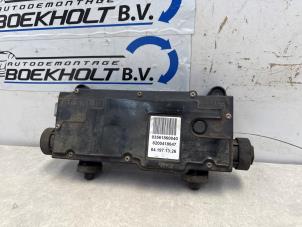 Używane Modul hamulca postojowego Renault Scénic II (JM) 1.6 16V Cena € 150,00 Procedura marży oferowane przez Boekholt autodemontage B.V