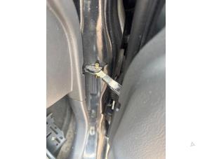 Begagnade Dörrstopp, 4-dörrars, höger bak Suzuki Ignis (FH) 1.3 16V Pris € 20,00 Marginaltabell erbjuds av Boekholt autodemontage B.V