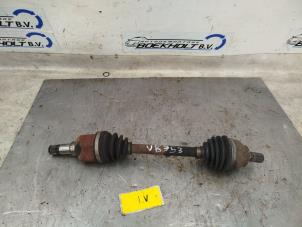 Gebruikte Aandrijfas links-voor Ford Focus C-Max 1.8 16V Prijs € 30,00 Margeregeling aangeboden door Boekholt autodemontage B.V