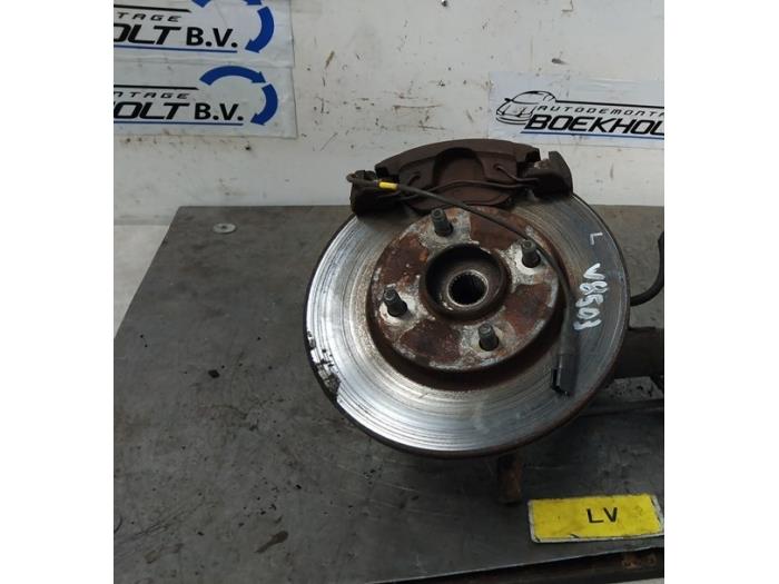 Front wheel hub from a Ford Fiesta 5 (JD/JH) 1.4 16V 2003