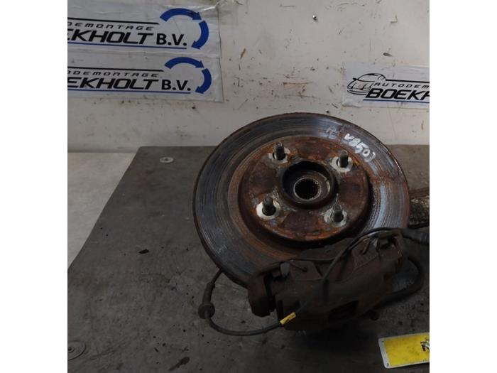 Front wheel hub from a Ford Fiesta 5 (JD/JH) 1.4 16V 2003